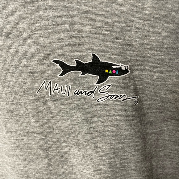 Maui and Sons Men’s Grey logo backed Short Sleeve T-shirt size XL - Picture 2 of 4